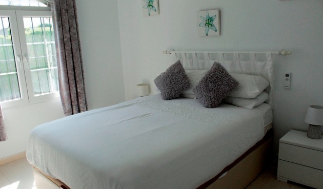 Återförsäljning - Villa -
Orihuela Costa - Costa Blanca