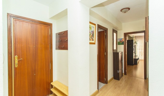 Resale - Apartment -
Torrevieja - Centro-Muelle Pesquero