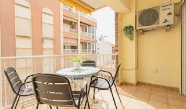 Resale - Apartment -
Torrevieja - Centro-Muelle Pesquero