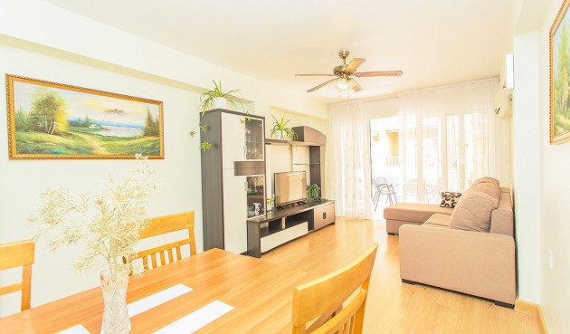 Resale - Apartment -
Torrevieja - Centro-Muelle Pesquero