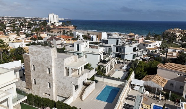 Brukt - Villa -
La Zenia - Costa Blanca