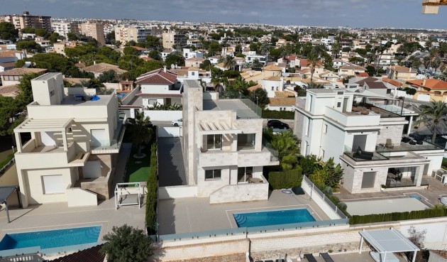 Brukt - Villa -
La Zenia - Costa Blanca