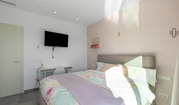 Återförsäljning - Villa -
Orihuela - Las Colinas Golf