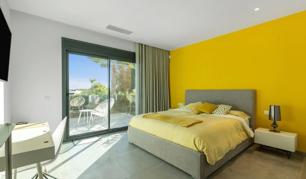 Återförsäljning - Villa -
Orihuela - Las Colinas Golf