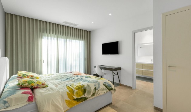 Återförsäljning - Villa -
Orihuela - Las Colinas Golf