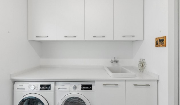 Återförsäljning - Villa -
Orihuela - Las Colinas Golf