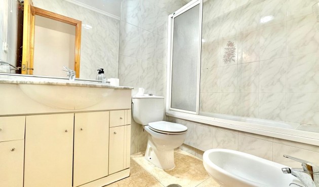 Resale - Apartment -
Torrevieja - Centro