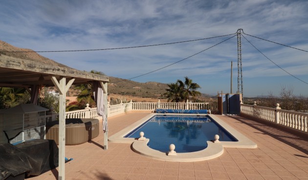 Återförsäljning - Villa -
La Romana - Inland