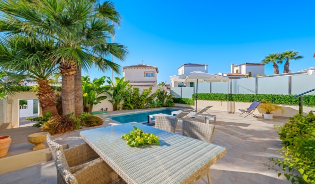 Brukt - Villa -
Orihuela Costa - Costa Blanca