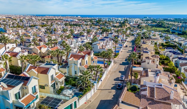 Brukt - Villa -
Orihuela Costa - Costa Blanca