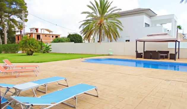 Återförsäljning - Villa -
Cabo Roig - Costa Blanca