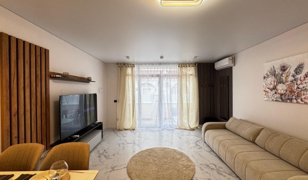 Resale - Bungalow -
Torrevieja - La Siesta - El Salado - Torreta