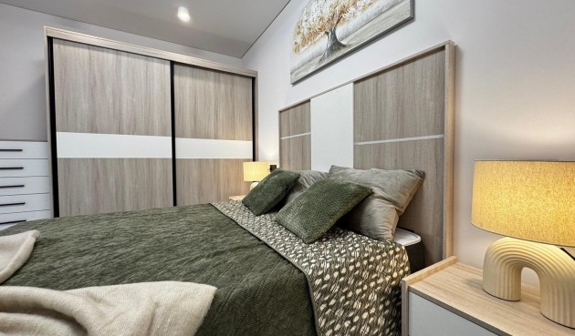 Resale - Bungalow -
Torrevieja - La Siesta - El Salado - Torreta