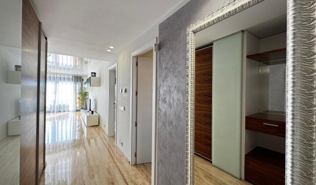 Återförsäljning - Takvåning -
Torrevieja - Estacion De Autobuses