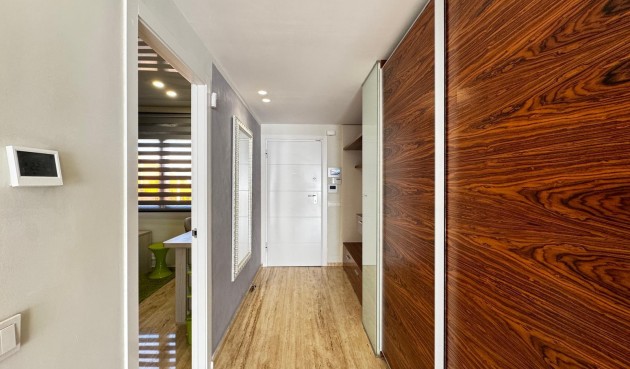 Återförsäljning - Takvåning -
Torrevieja - Estacion De Autobuses