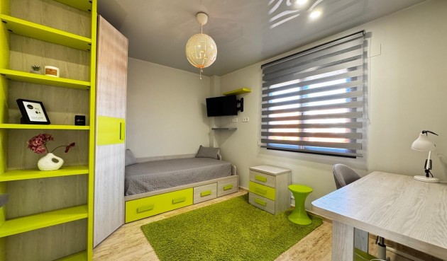 Återförsäljning - Takvåning -
Torrevieja - Estacion De Autobuses