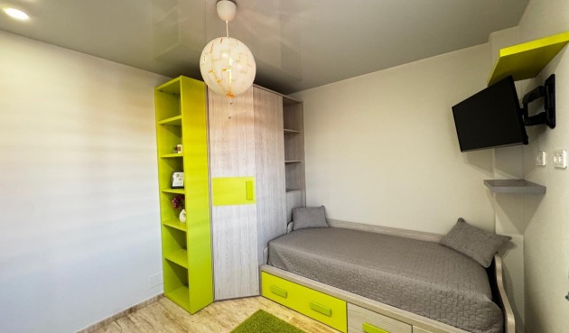 Återförsäljning - Takvåning -
Torrevieja - Estacion De Autobuses