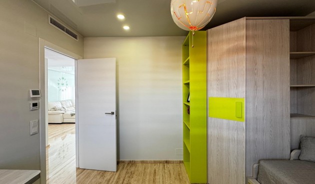 Återförsäljning - Takvåning -
Torrevieja - Estacion De Autobuses