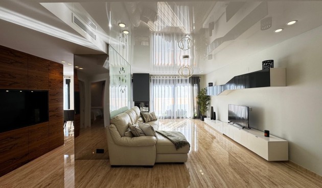 Återförsäljning - Takvåning -
Torrevieja - Estacion De Autobuses