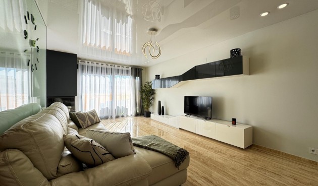 Återförsäljning - Takvåning -
Torrevieja - Estacion De Autobuses