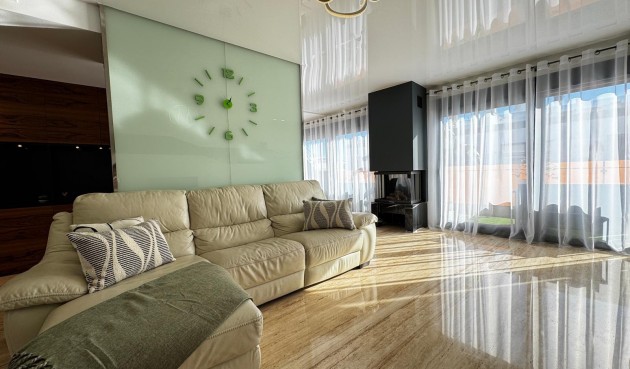 Återförsäljning - Takvåning -
Torrevieja - Estacion De Autobuses