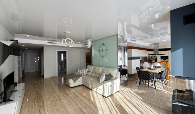 Återförsäljning - Takvåning -
Torrevieja - Estacion De Autobuses