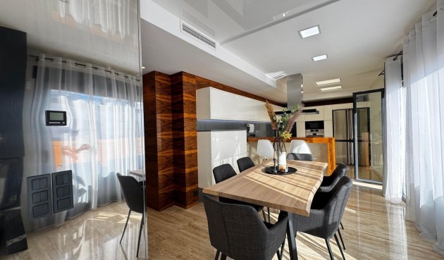 Återförsäljning - Takvåning -
Torrevieja - Estacion De Autobuses