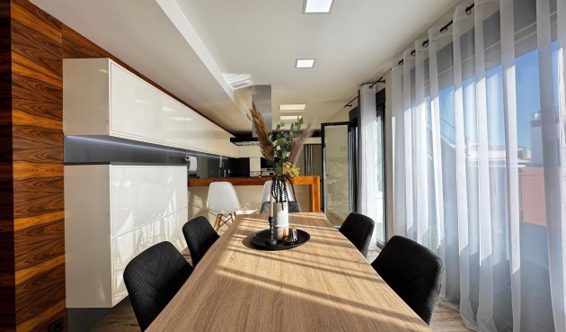 Återförsäljning - Takvåning -
Torrevieja - Estacion De Autobuses