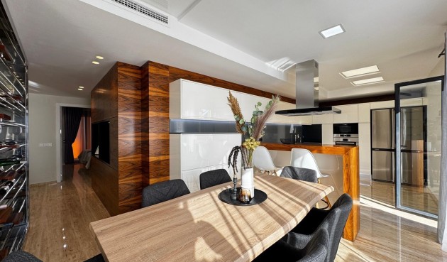 Återförsäljning - Takvåning -
Torrevieja - Estacion De Autobuses