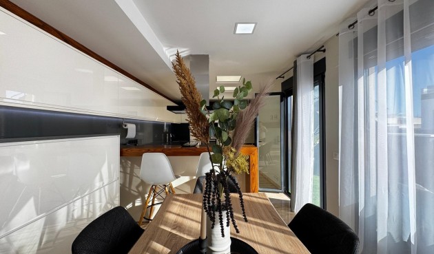 Återförsäljning - Takvåning -
Torrevieja - Estacion De Autobuses