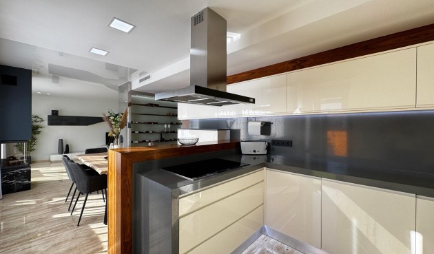 Återförsäljning - Takvåning -
Torrevieja - Estacion De Autobuses