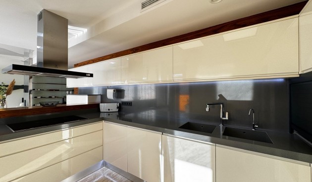 Återförsäljning - Takvåning -
Torrevieja - Estacion De Autobuses