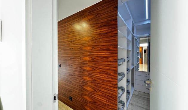 Återförsäljning - Takvåning -
Torrevieja - Estacion De Autobuses