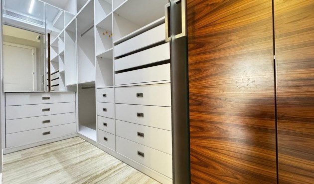 Återförsäljning - Takvåning -
Torrevieja - Estacion De Autobuses