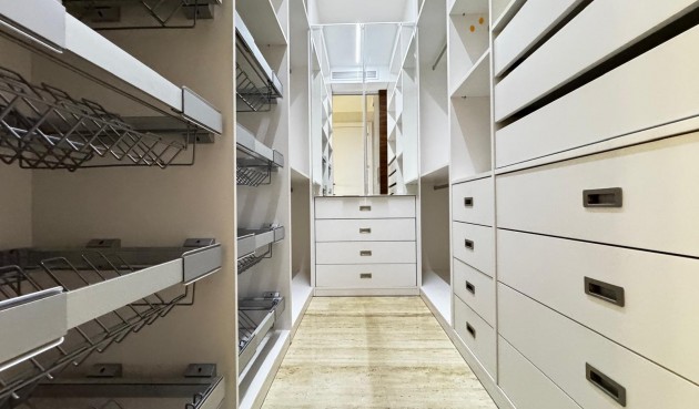 Återförsäljning - Takvåning -
Torrevieja - Estacion De Autobuses