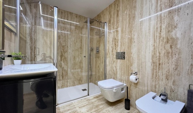 Återförsäljning - Takvåning -
Torrevieja - Estacion De Autobuses