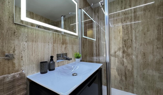 Återförsäljning - Takvåning -
Torrevieja - Estacion De Autobuses