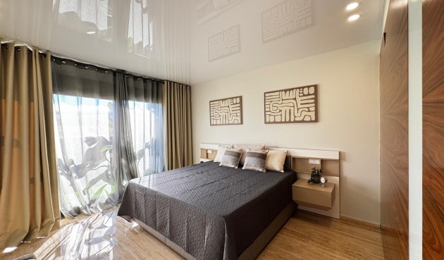 Återförsäljning - Takvåning -
Torrevieja - Estacion De Autobuses