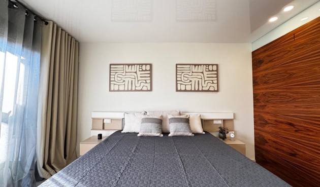 Återförsäljning - Takvåning -
Torrevieja - Estacion De Autobuses