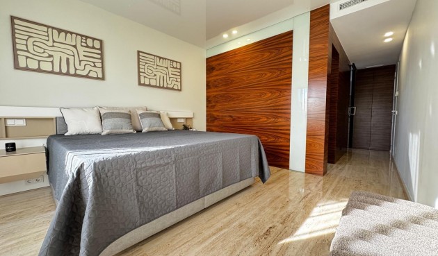 Återförsäljning - Takvåning -
Torrevieja - Estacion De Autobuses