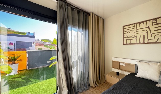 Återförsäljning - Takvåning -
Torrevieja - Estacion De Autobuses