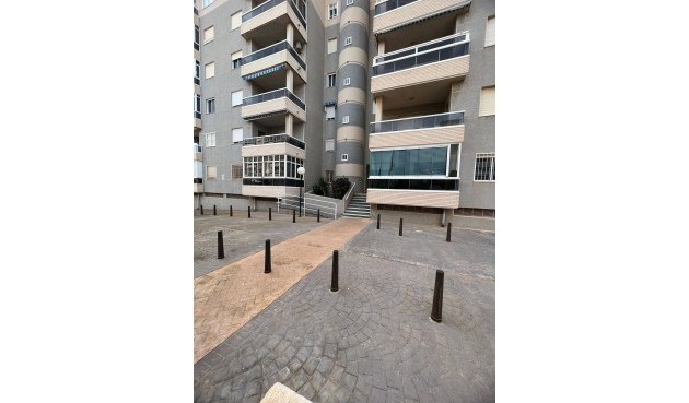 Brukt - Apartment -
Torrevieja - aguas nuevas