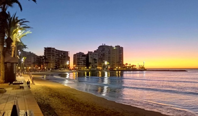 Återförsäljning - Apartment -
Torrevieja - Paseo Maritimo