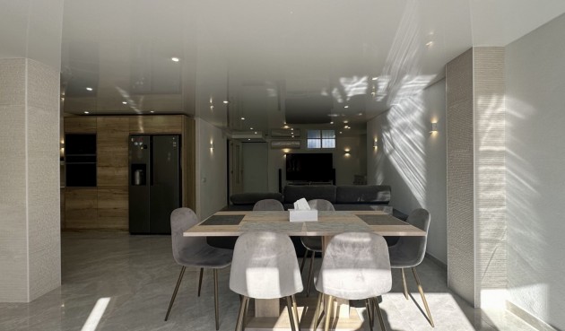 Återförsäljning - Villa -
Orihuela Costa - Costa Blanca