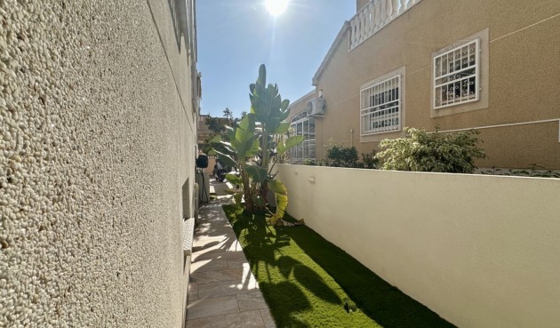 Återförsäljning - Villa -
Orihuela Costa - Costa Blanca