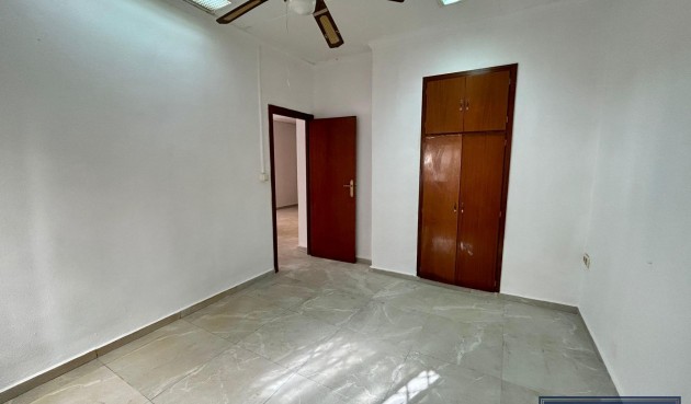 Återförsäljning - Apartment -
Torrevieja - Centro