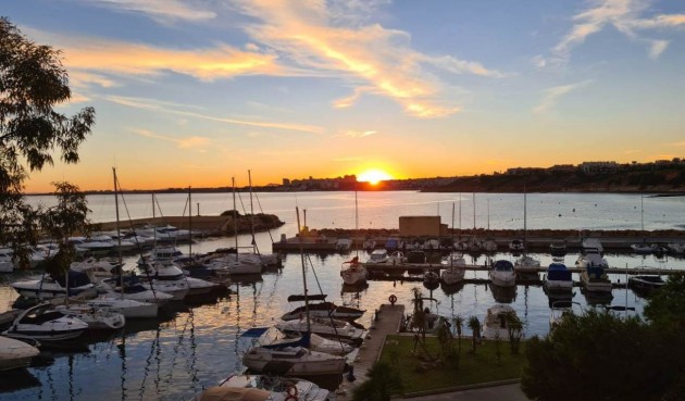 Återförsäljning - Villa -
Orihuela Costa - Costa Blanca