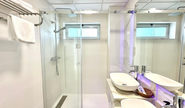 Reventa - Apartment -
Finestrat