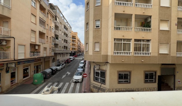 Resale - Apartment -
Torrevieja - Centro