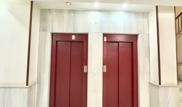 Resale - Apartment -
Torrevieja - Centro